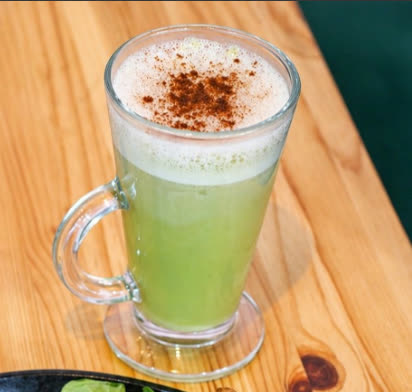 Té matcha con plátano y avellana